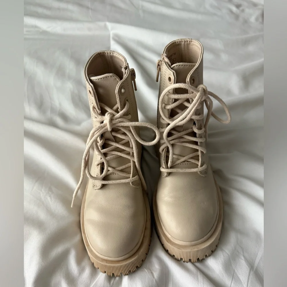 Zara Girls Beige Boots 11.5 Combat Shoes Fall Lace Up Side Zipper
